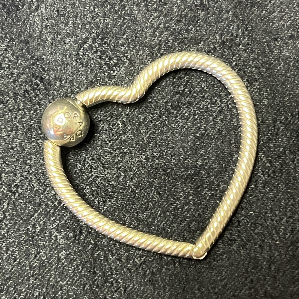 Pandora moment charms holder silver heart shape
